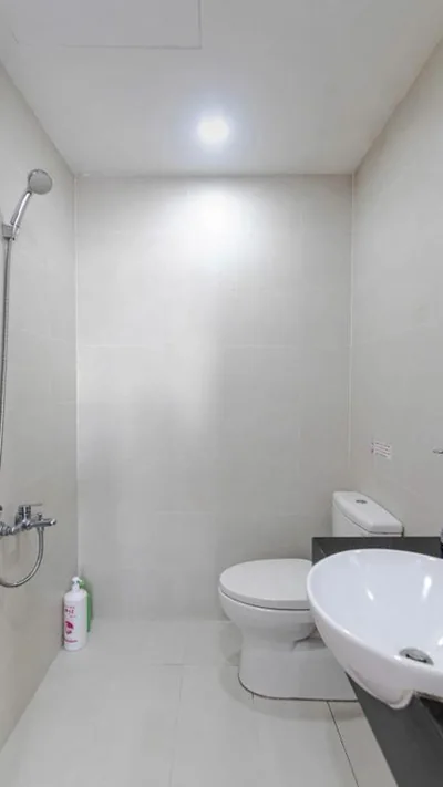 Three-Bedroom Apartment with Balcony — Grand Riverside 4brs 5bed Bến Vân Đồn